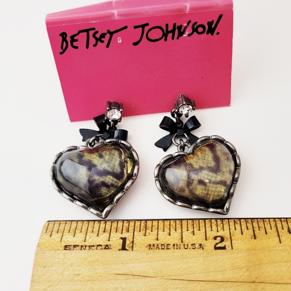Betsey Johnson Hearts and Bows Earrings - Picture 2 of 5